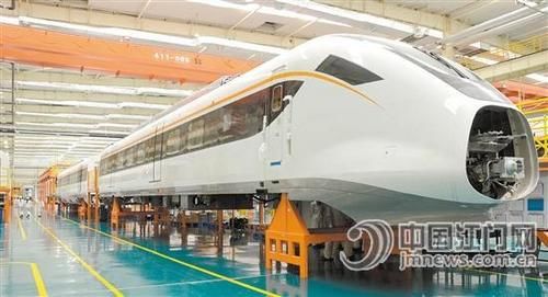 《江门制造2025》提出，到2025年，轨道交通产业实现总产值1000亿元以上。