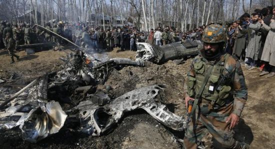 在克什米尔印控地区坠毁的印度军机残骸